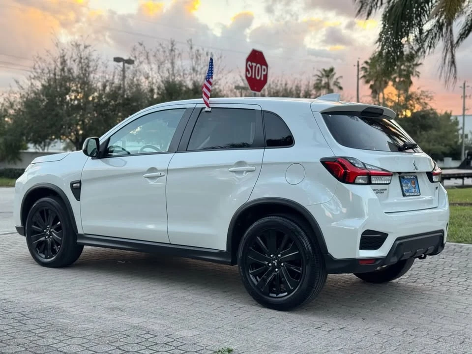 2021 Mitsubishi Outlander - Image 11 of 20