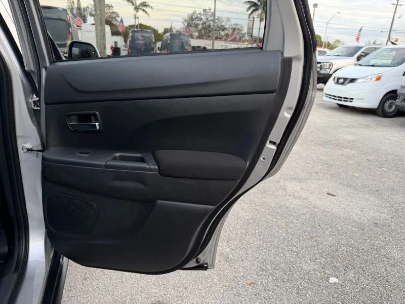2021 Mitsubishi Outlander - Image 17 of 20