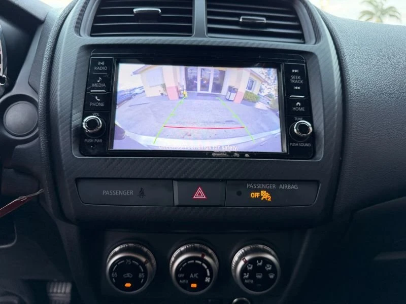 2021 Mitsubishi Outlander - Image 13 of 20