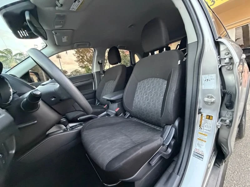 2021 Mitsubishi Outlander - Image 14 of 20