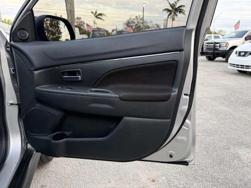 2021 Mitsubishi Outlander - Image 19 of 20