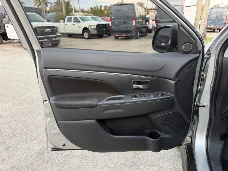 2021 Mitsubishi Outlander - Image 10 of 20