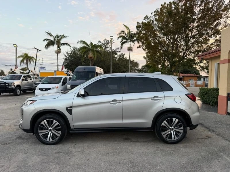 2021 Mitsubishi Outlander - Image 2 of 20