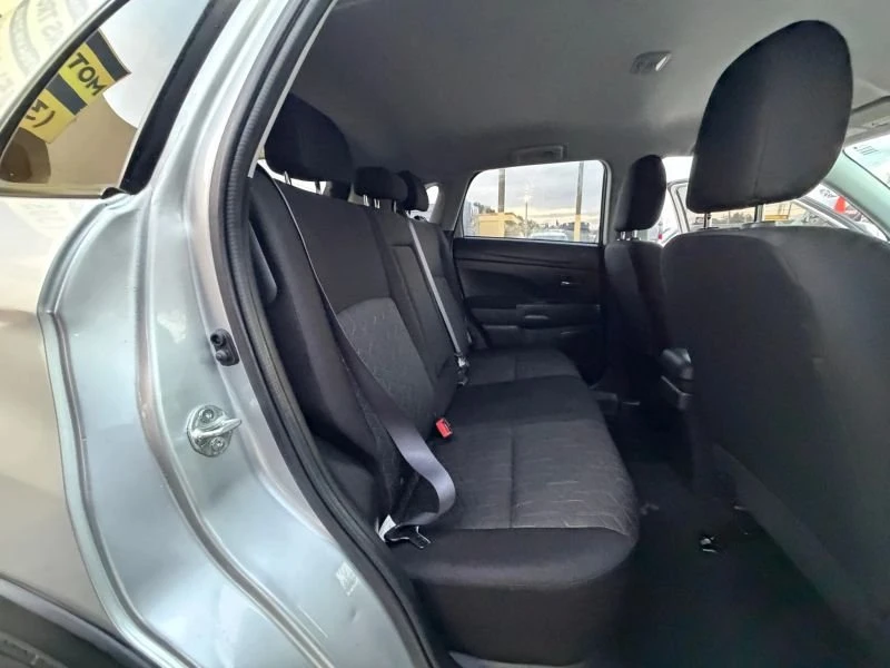 2021 Mitsubishi Outlander - Image 18 of 20