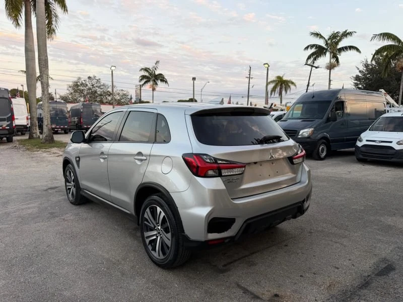 2021 Mitsubishi Outlander - Image 3 of 20