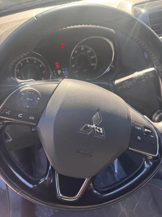 2021 Mitsubishi Outlander - Image 2 of 6