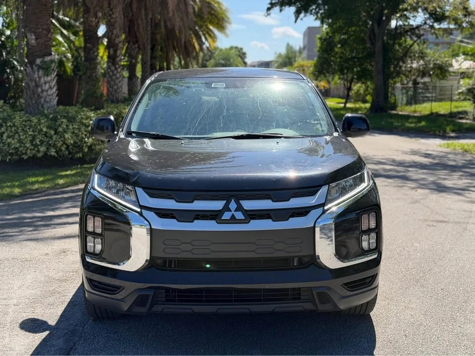 2021 Mitsubishi Outlander - Image 2 of 19