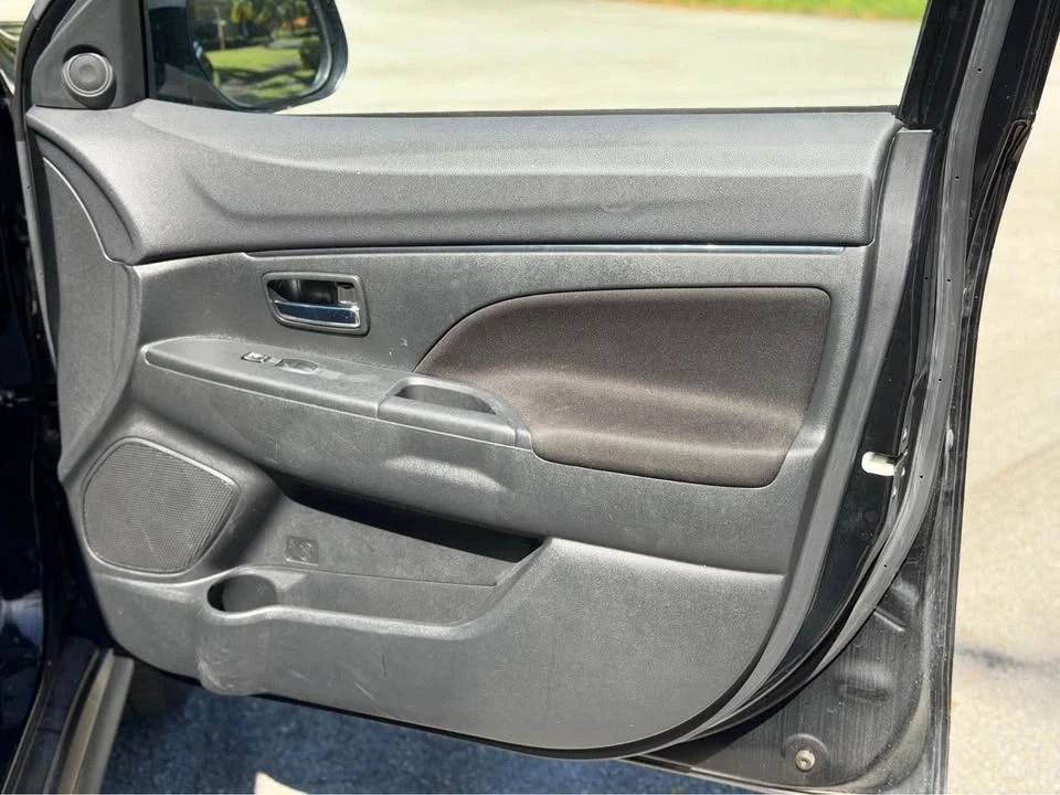 2021 Mitsubishi Outlander - Image 12 of 19