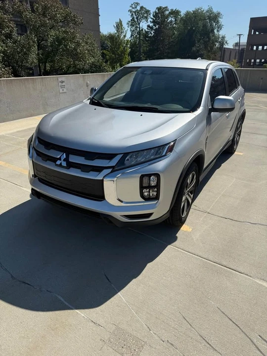 2021 Mitsubishi Outlander - Image 2 of 12