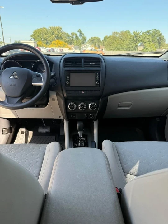 2021 Mitsubishi Outlander - Image 11 of 12