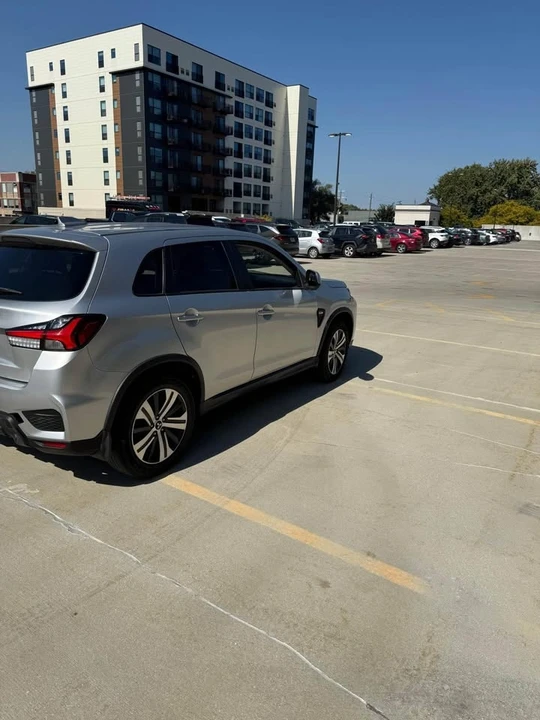 2021 Mitsubishi Outlander - Image 6 of 12