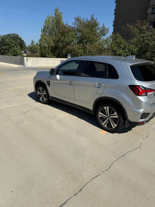 2021 Mitsubishi Outlander - Image 4 of 12