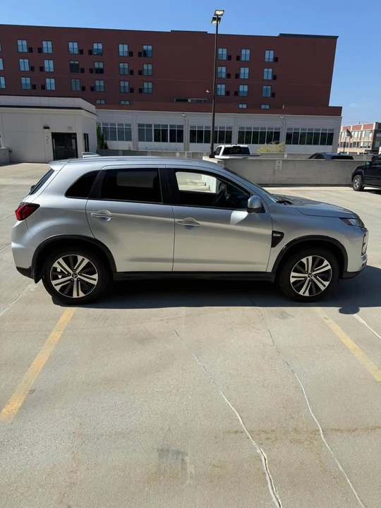 2021 Mitsubishi Outlander - Image 3 of 12