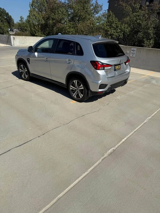 2021 Mitsubishi Outlander - Image 7 of 12