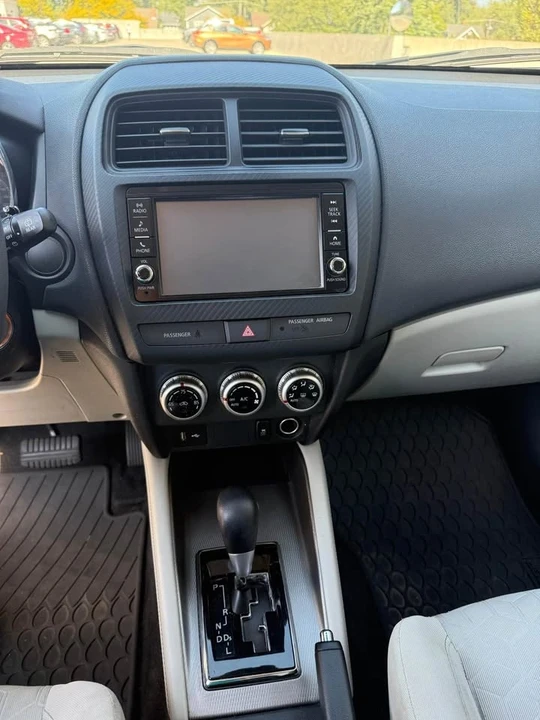 2021 Mitsubishi Outlander - Image 9 of 12