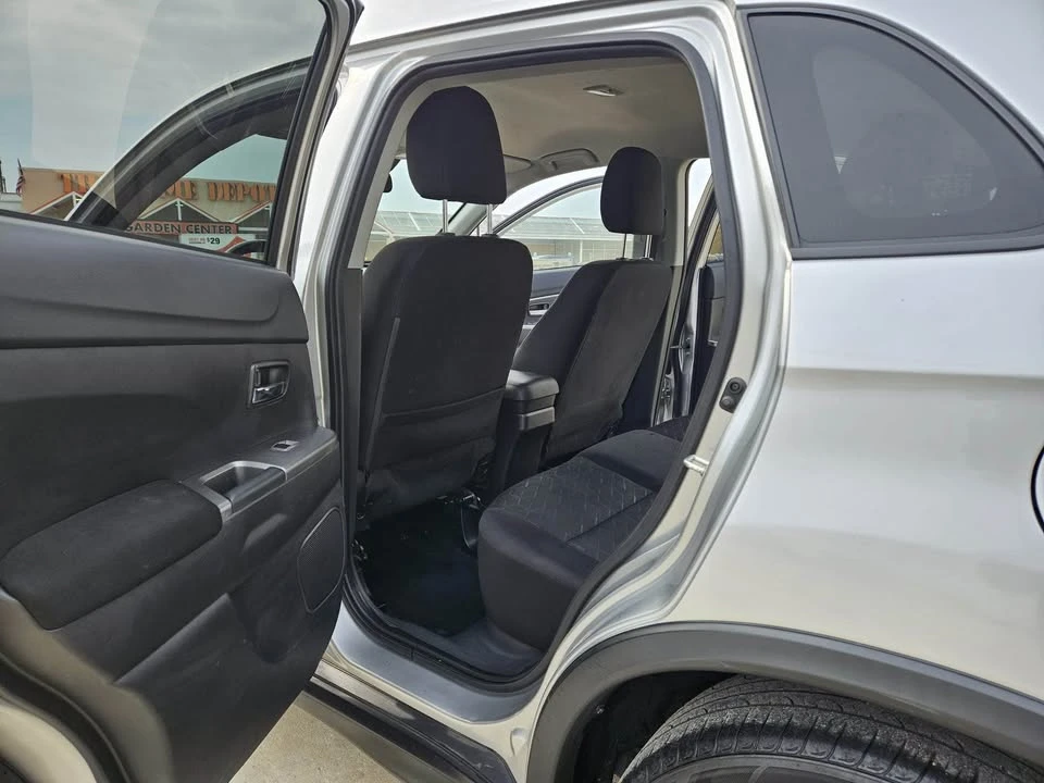 2021 Mitsubishi Outlander - Image 11 of 15
