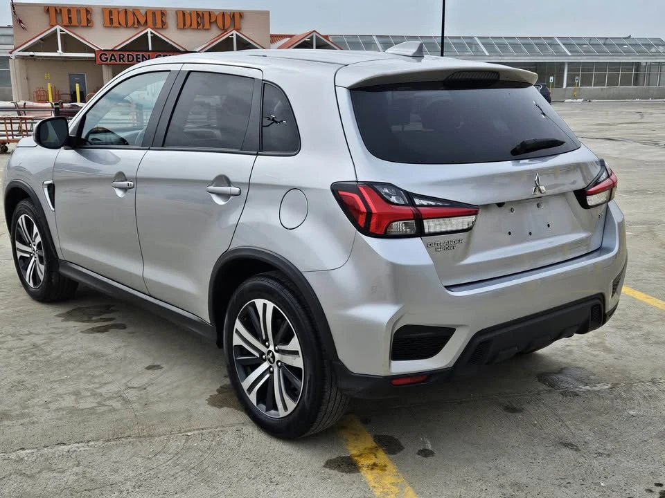 2021 Mitsubishi Outlander - Image 4 of 15