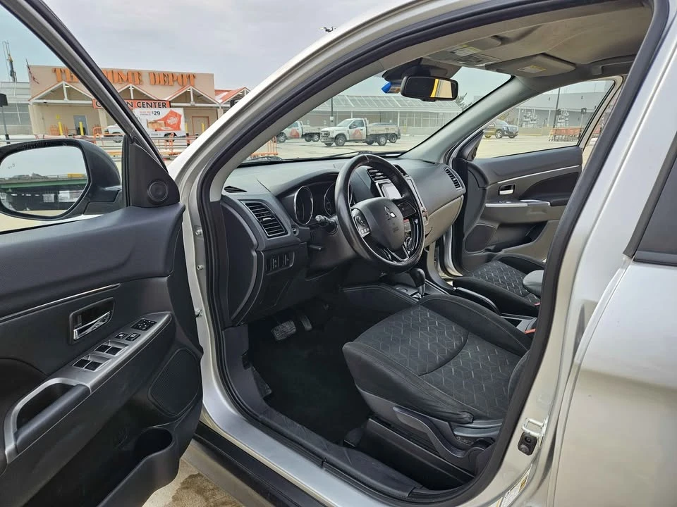 2021 Mitsubishi Outlander - Image 9 of 17
