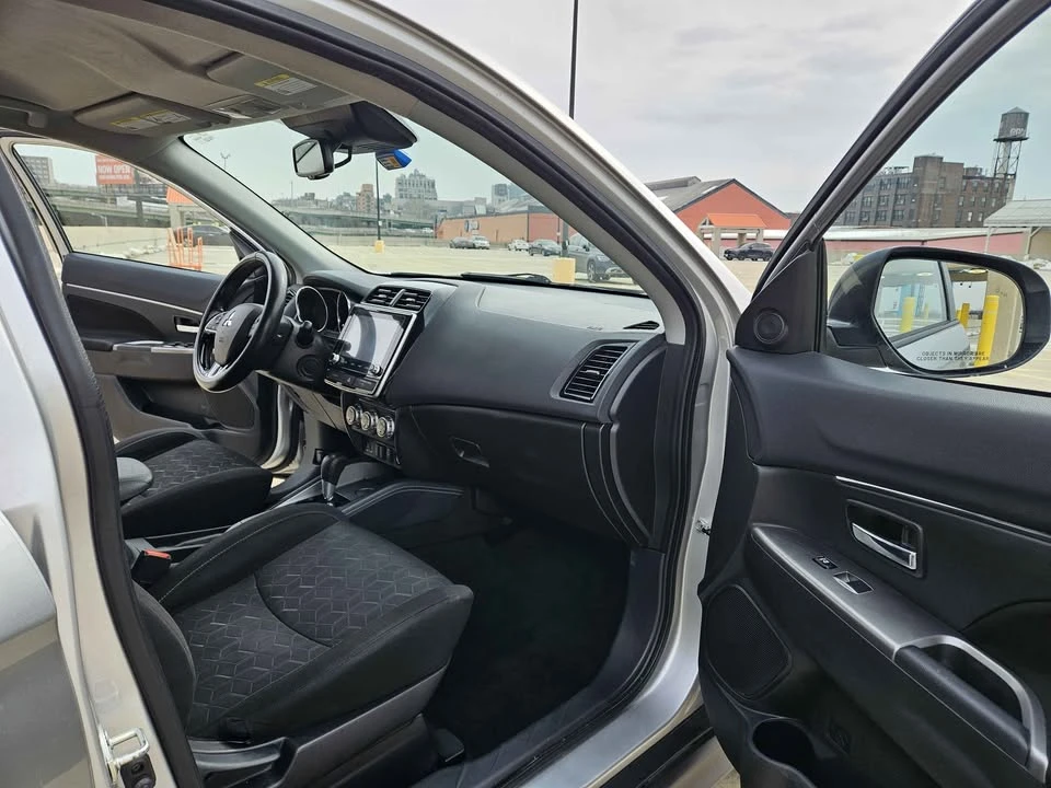 2021 Mitsubishi Outlander - Image 10 of 17