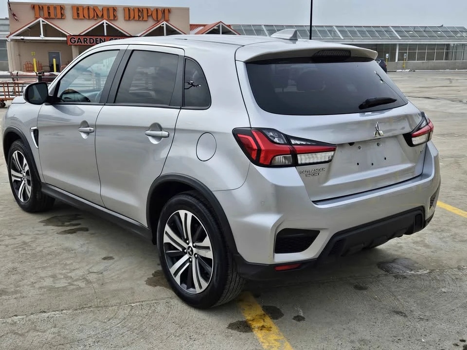2021 Mitsubishi Outlander - Image 4 of 17