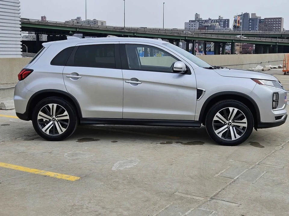 2021 Mitsubishi Outlander - Image 8 of 17