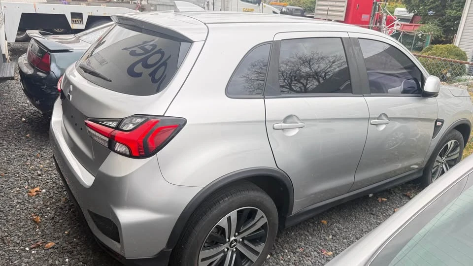 2021 Mitsubishi Outlander - Image 3 of 3