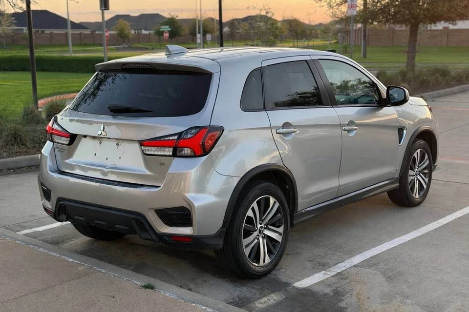 2021 Mitsubishi Outlander - Image 5 of 14