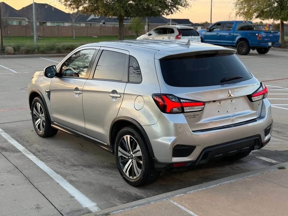 2021 Mitsubishi Outlander - Image 4 of 14