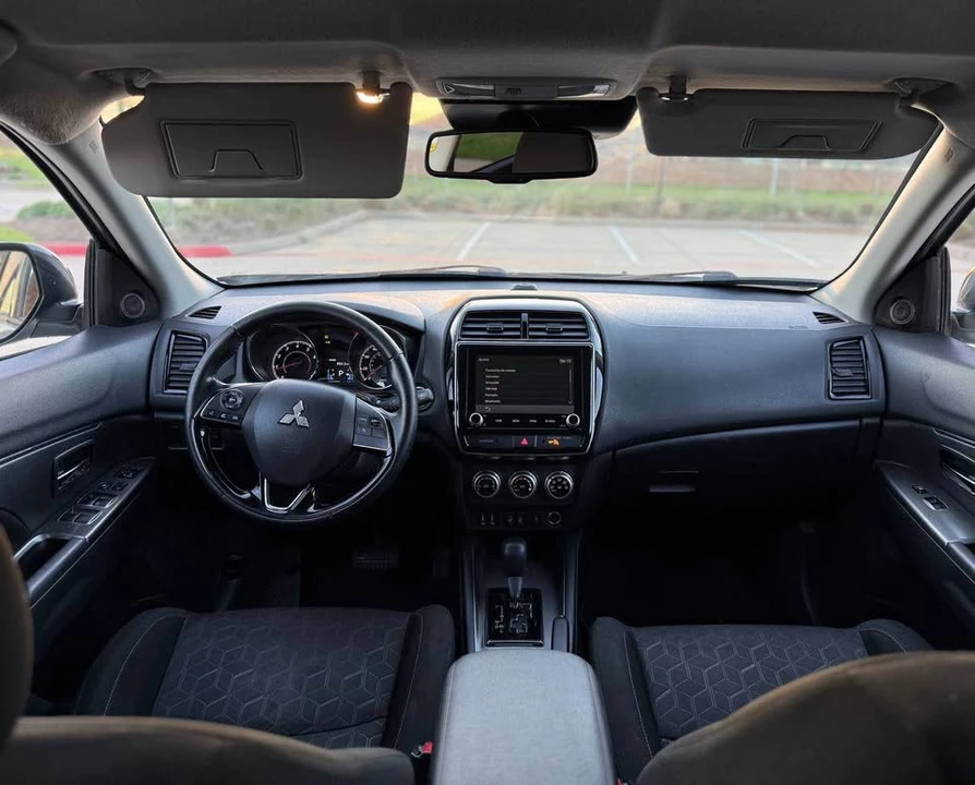 2021 Mitsubishi Outlander - Image 9 of 14