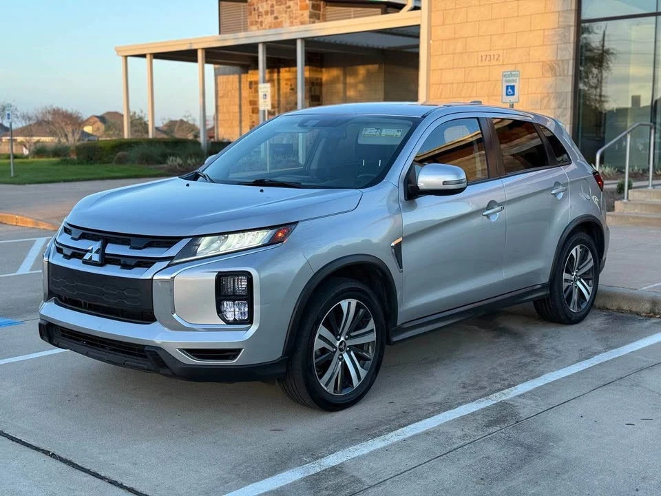 2021 Mitsubishi Outlander - Image 2 of 14