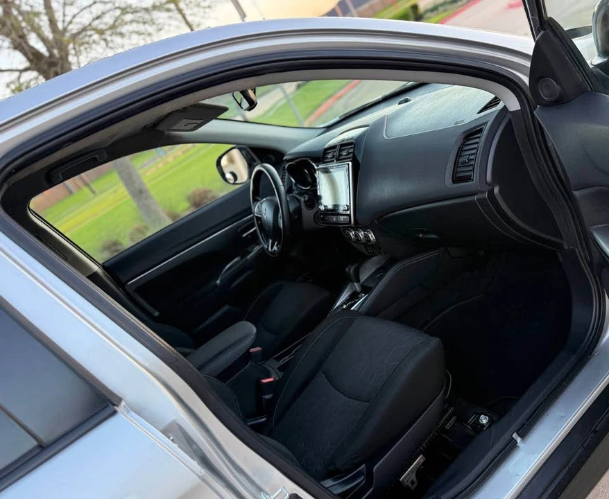 2021 Mitsubishi Outlander - Image 11 of 14