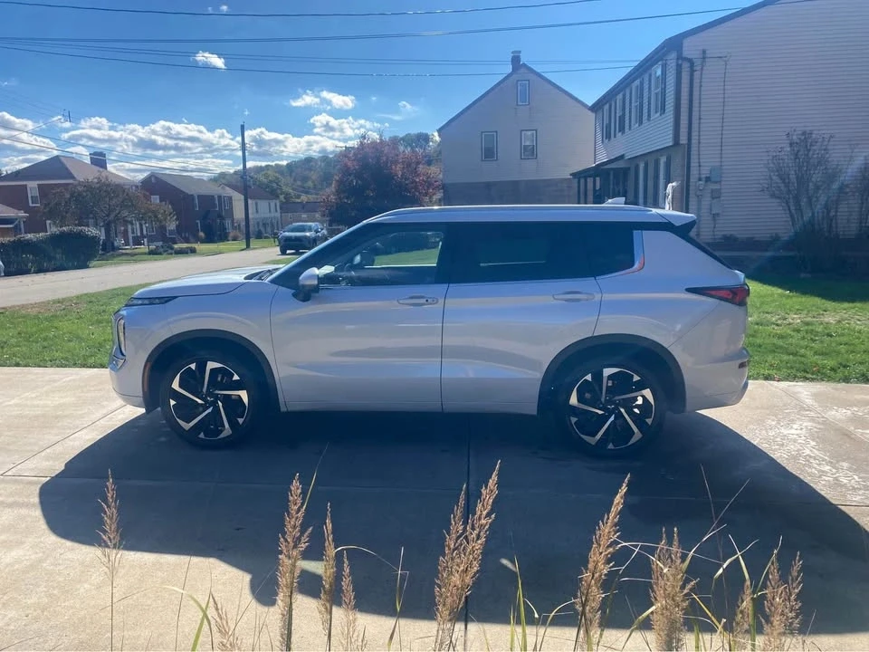 2021 Mitsubishi Outlander - Image 13 of 17