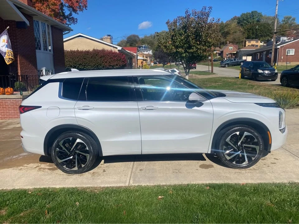 2021 Mitsubishi Outlander - Image 16 of 17
