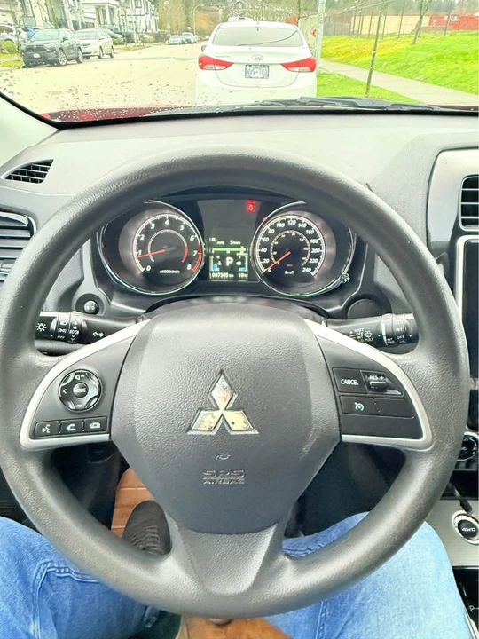 2021 Mitsubishi Eclipse Cross - Image 12 of 17