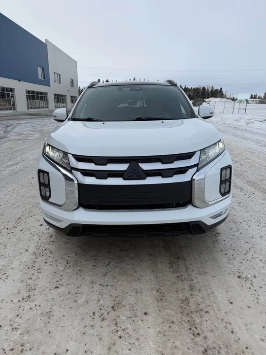 2021 Mitsubishi Eclipse Cross - Image 2 of 17
