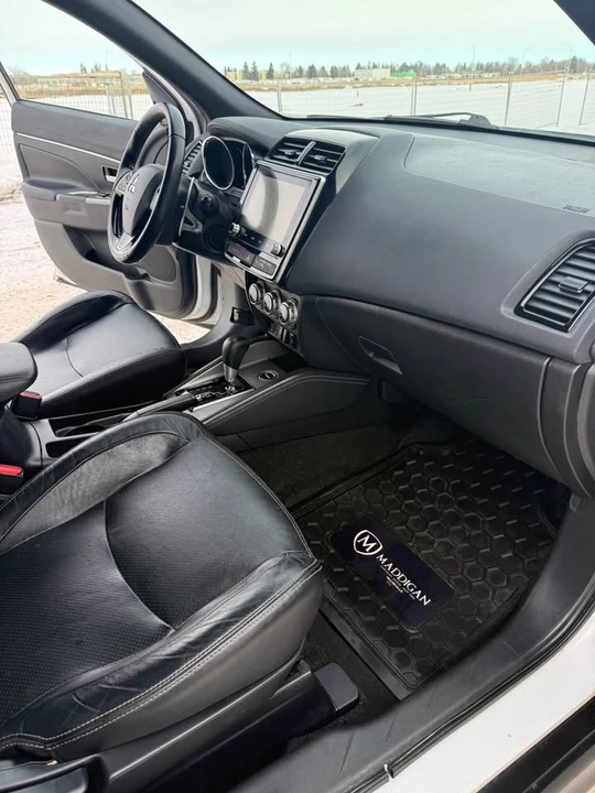 2021 Mitsubishi Eclipse Cross - Image 12 of 17
