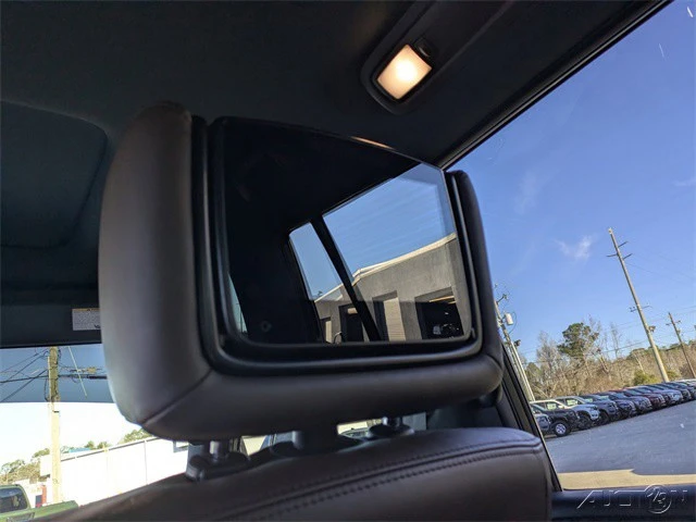 2021 Nissan Armada - Image 18 of 21