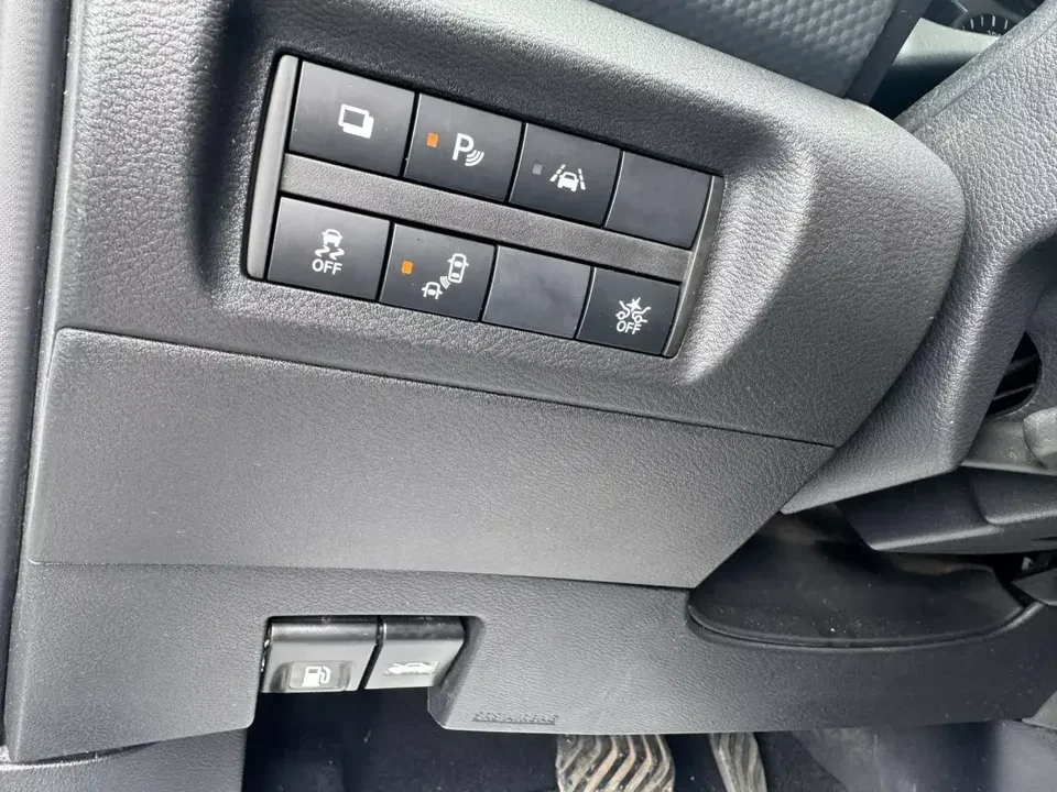 2021 Nissan Kicks - Image 8 of 15
