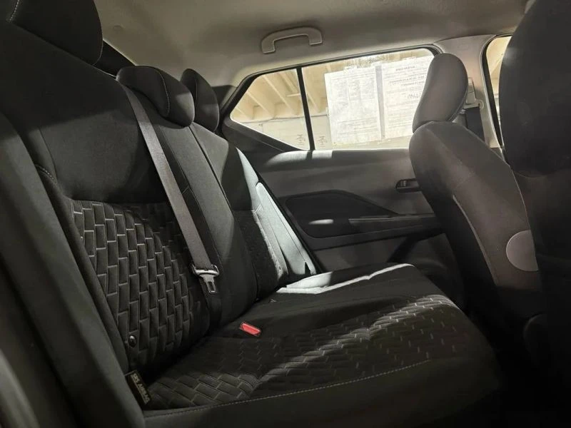 2021 Nissan Kicks - Image 11 of 12