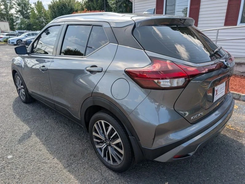 2021 Nissan Kicks - Image 2 of 12
