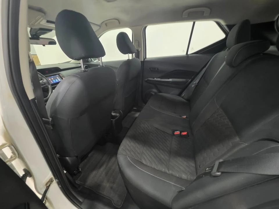 2021 Nissan Kicks - Image 8 of 10