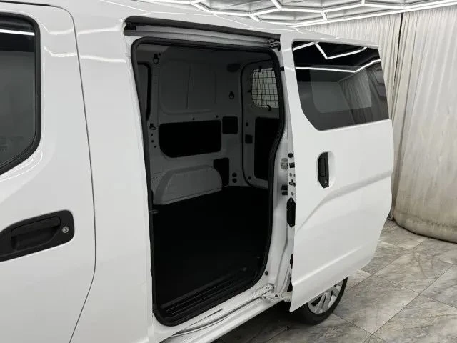 2021 Nissan NV - Image 9 of 12