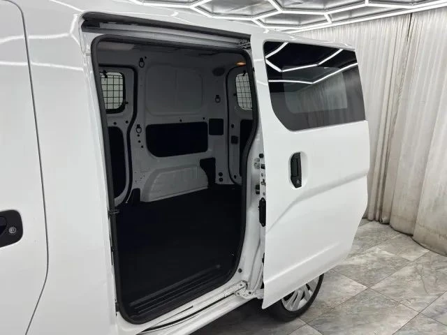 2021 Nissan NV - Image 9 of 12