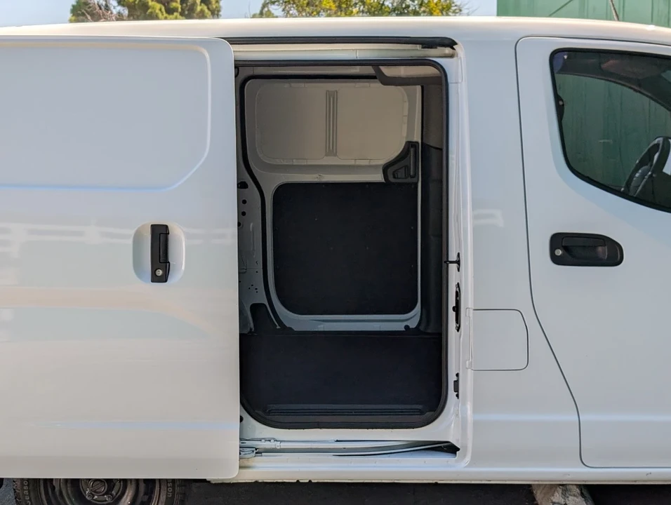 2021 Nissan NV - Image 10 of 12