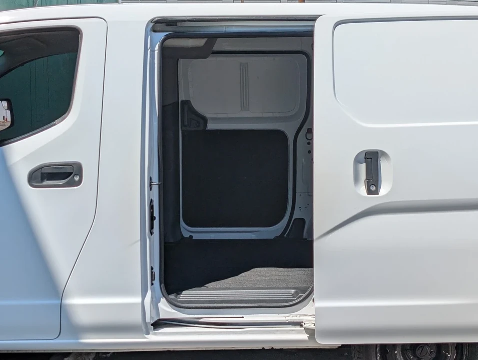 2021 Nissan - Image 14 of 21