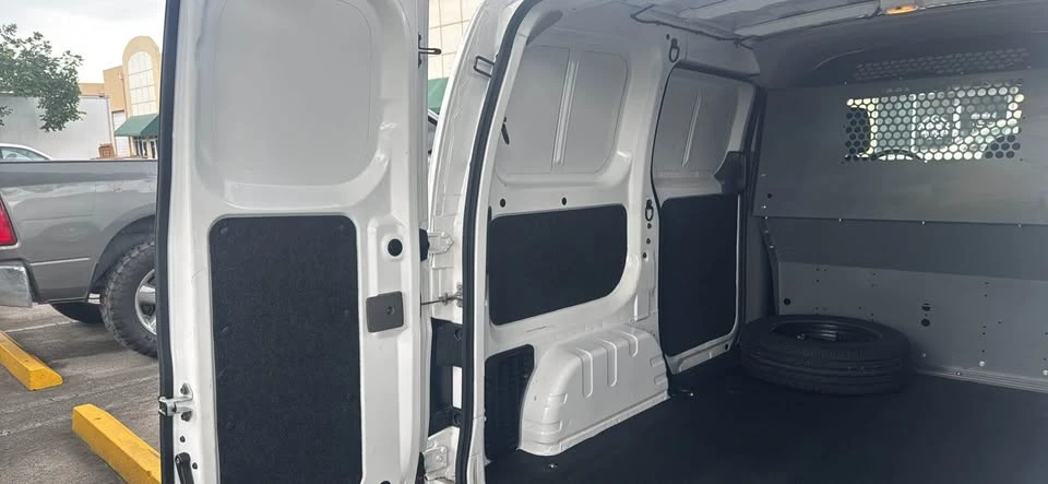 2021 Nissan NV - Image 16 of 20