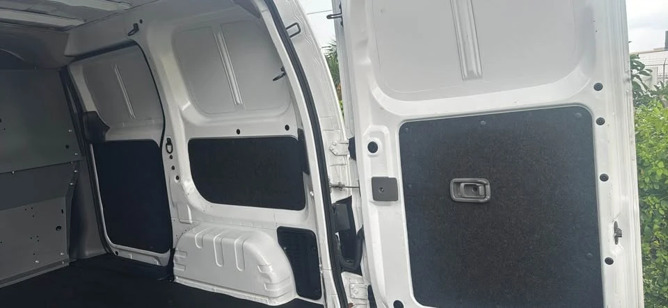2021 Nissan NV - Image 17 of 20