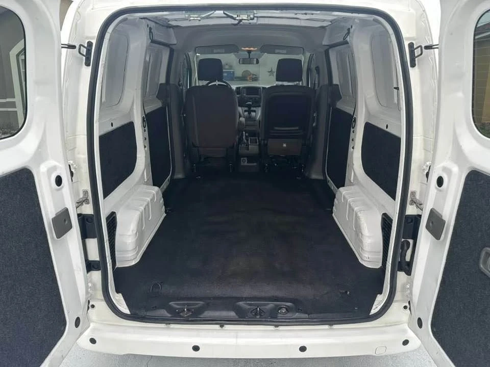 2021 Nissan - Image 13 of 14