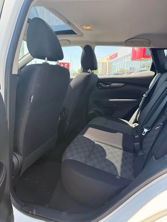 2021 Nissan - Image 7 of 7