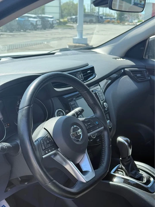 2021 Nissan - Image 5 of 7